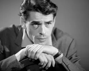 Jacques Brel : Un Voyage à Travers la Vie d’un Poète de la Chanson