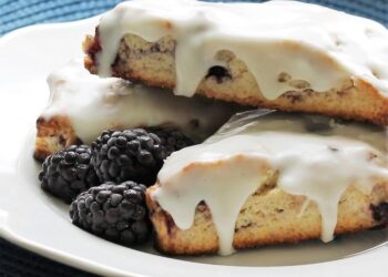 Scones Glacés au Citron et aux Mûres 10 Scones Glacés au Citron et aux Mûres