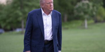 Trump annonce des droits de douane de 100 % sur les films importés.