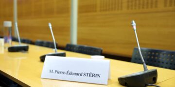 À l&rsquo;Assemblée, le milliardaire Pierre-Edouard Stérin évite une fois de plus les questions des députés.