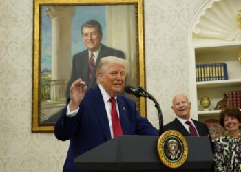 La Cour suprême permet à Trump de révoquer le statut légal de plus de 500 000 immigrants.