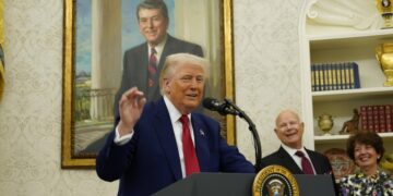 La Cour suprême permet à Trump de révoquer le statut légal de plus de 500 000 immigrants.