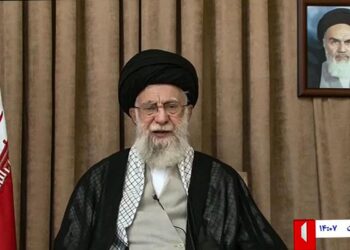 Le guide suprême iranien Khamenei minimise l&rsquo;impact des frappes américaines et proclame « la victoire » de l&rsquo;Iran.