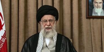 Le guide suprême iranien Khamenei minimise l&rsquo;impact des frappes américaines et proclame « la victoire » de l&rsquo;Iran.