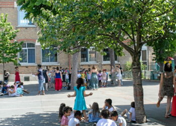 Face à la canicule, le refus de l’Éducation nationale suscite la colère des parents et des enseignants.