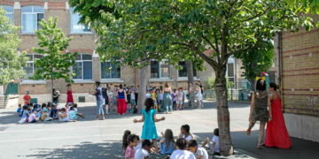 Face à la canicule, le refus de l’Éducation nationale suscite la colère des parents et des enseignants.