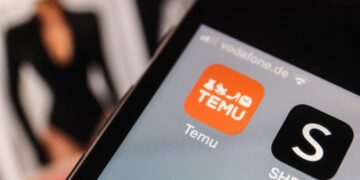Des illustrateurs dénoncent le plagiat de leurs œuvres par Temu, Shein, AliExpress et Amazon.