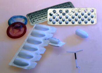 Les États-Unis vont détruire des contraceptifs féminins stockés en Europe, le Planning familial dénonce une « coercition reproductive ».