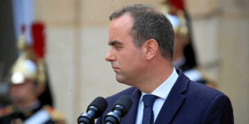 PS et LR, partis décrédibilisés mais producteurs de rois face à Lecornu