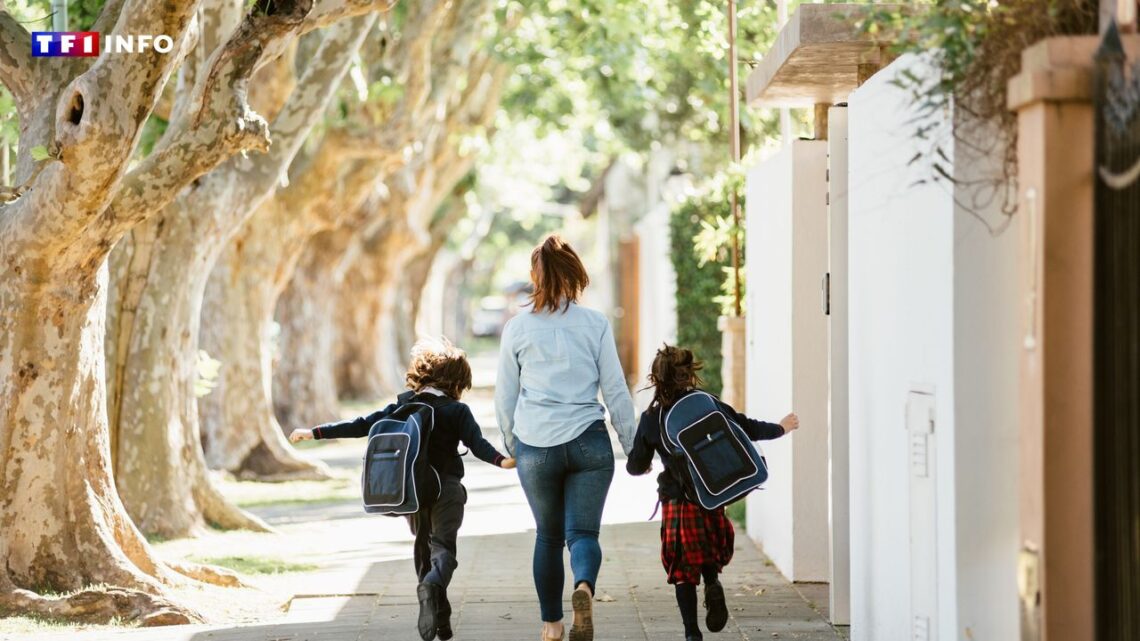 famille enfants fillette mere rentree ecole 068727 0@1x