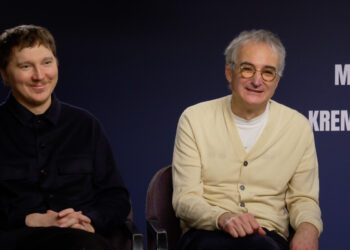 Que pense Poutine du film ? Entretien avec Assayas et Paul Dano.